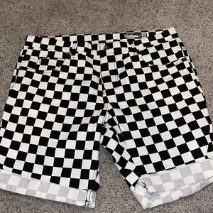 Empyre checkered men shorts